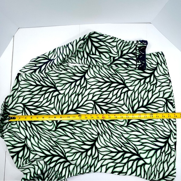 C. WONDER Womens Green Leaf Print Tunic Top Navy Blue Rope Scroll Detail Size Sm - Picture 8 of 9